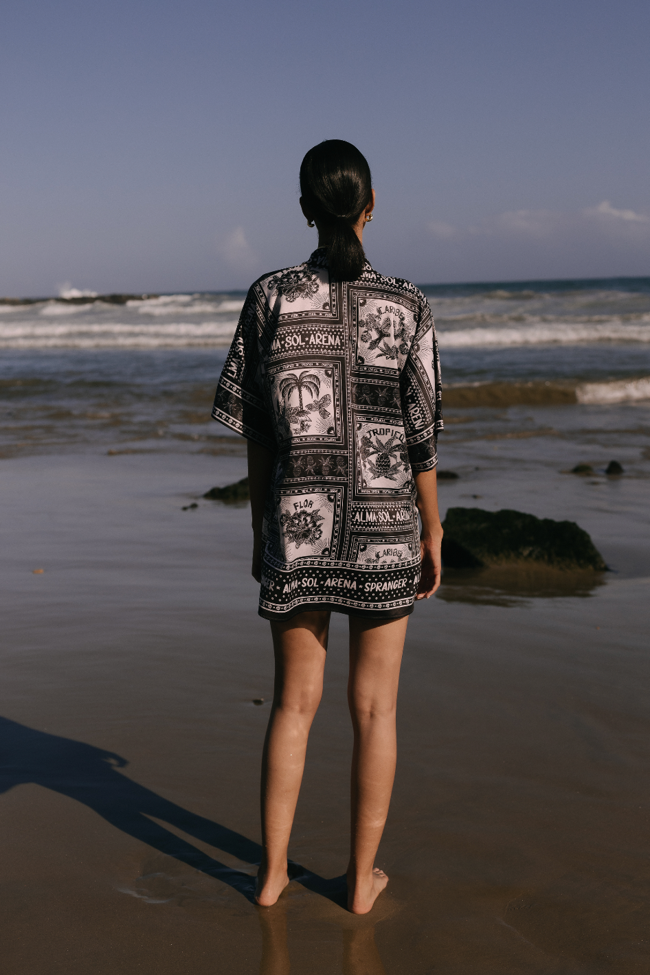 KIMONO NEGRO ESTAMPADO