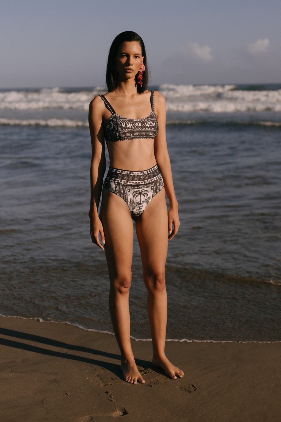 BIKINI TOP PANTIE ALTA ESTAMPADO NEGRO