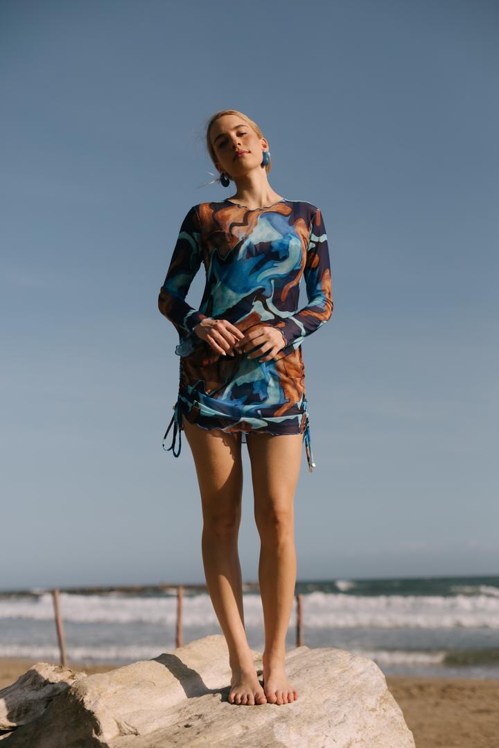 VESTIDO CORTO DE MALLA ESTAMPADO ÍNDIGO