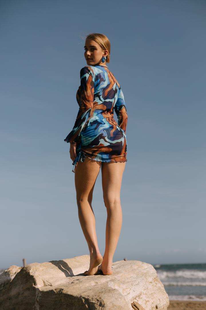 VESTIDO CORTO DE MALLA ESTAMPADO ÍNDIGO